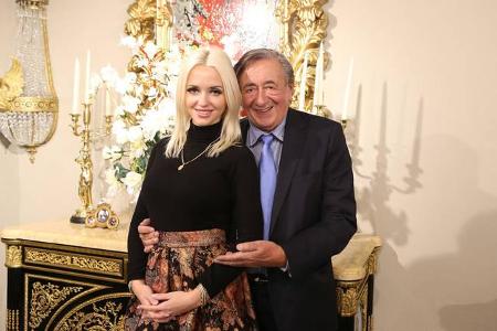 Die Lugners sind in heller Vorfreude auf den Wiener Opernball, der in diesem Jahr am 4. Februar stattfindet. Selbstredend, d...