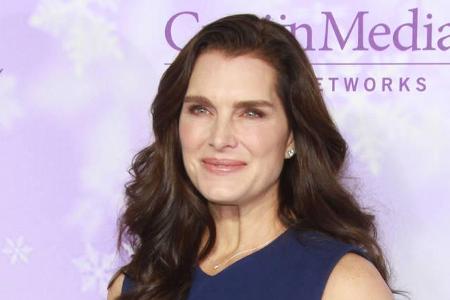 ...Star-Gäste wie Brooke Shields geladen hat, um mit ihnen in der exklusiv gemieteten Loge Platz nehmen. Außerdem soll...