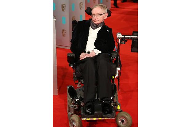 Stephen Hawking bekam 1963, mit 21 Jahren die Diagnose ALS. Die unheilbare Muskel- und Nervenkrankheit zwang ihn fünf Jahre ...