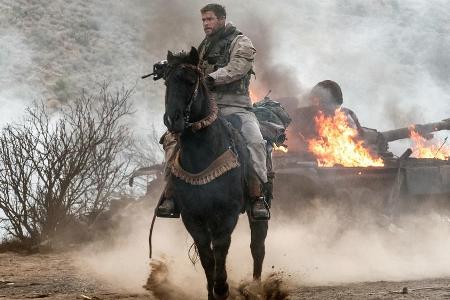 In diesem Krieg bewegen sich die Soldaten altmodisch zu Pferd fort