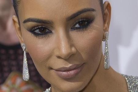 Die schönsten Augenbrauen zieren das Gesicht von Kim Kardashian