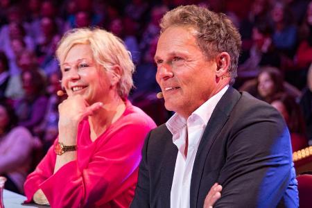 Autorin Rita Falk und Schauspieler Christian Tramitz im ausverkauften Circus Krone