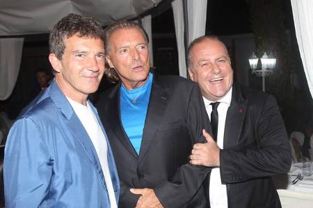 ...gab sich der Latino Lover ja noch handzahm und ließ sich mit Schauspiel-Kollegen Armand Assante und Produzenten Pascal Vi...