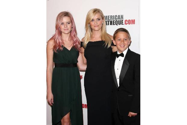 ...Hollywood-Blondine Reese Witherspoon. Die Schauspielerin erzieht gemeinsam mit ihrem Ex Ryan Phillippe die 18-jährige Ava...