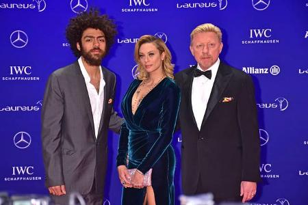 ...Boris Becker, der mit seiner Ex-Frau Barbara die Söhne Elias (18) und Noah (24) erzieht. Die beiden verstehen sich blende...
