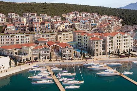 Direkt am Yachthafen gelegen: The Chedi Lustica Bay