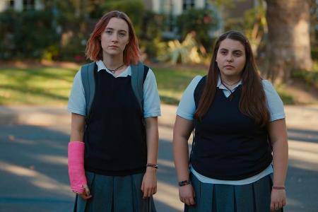 Beanie Feldstein (r.) spielt Lady Birds beste Freundin Julie