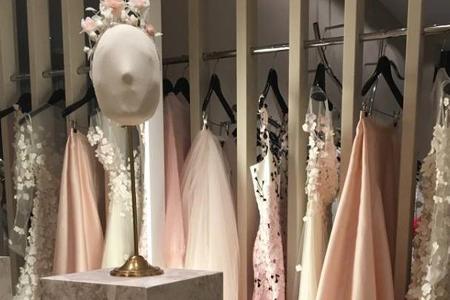 Blüten und Rosé dominieren die aktuelle Bridal-Kollektion von Kaviar Gauche