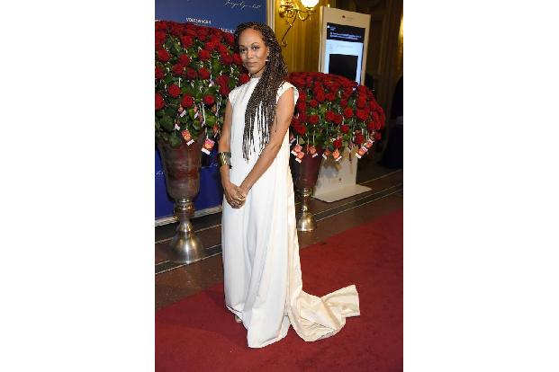 ...schlicht macht was her wie etwa bei Moderatorin Milka Loff Fernandes. Man könnte allerdings fast glauben, dass dieses Jah...