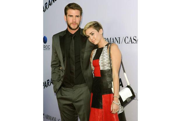 In einer intimen Zeremonie in ihrem Haus in Malibu sollen Miley Cyrus und Liam Hemsworth geheiratet haben. Und das schon vor...