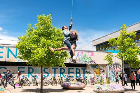 Zeki und Biggi müssen vollen Körpereinsatz zeigen, um Schlimmes zu verhindern!