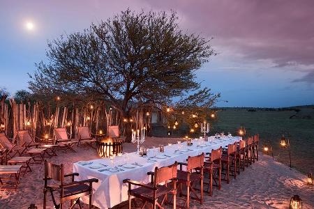 Dinnertafel im Nyaruswiga Safari Camp in der Serengeti