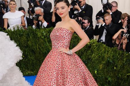 Auch Model Miranda Kerr punktete (wortwörtlich) mit ihrem Kleid.