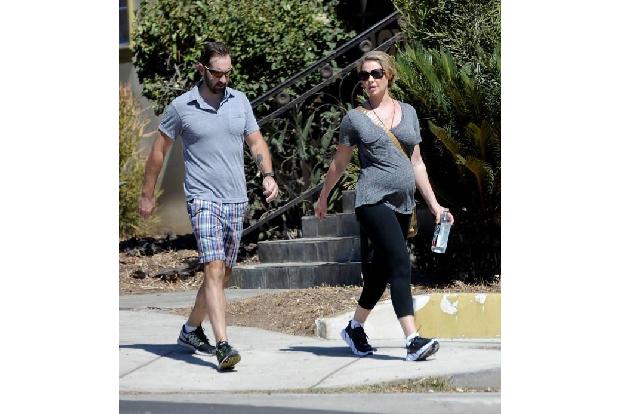 ...so oder so und das Ehepaar Heigl-Kelley wird sich mit Sicherheit bald über ein süßes Baby freuen. Und wir freuen uns natü...