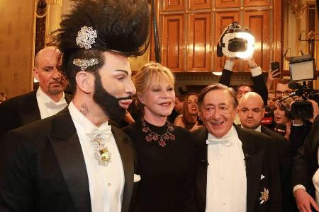 Natürlich durften auch glitzernde Accessoires in der Haarkreation nicht fehlen