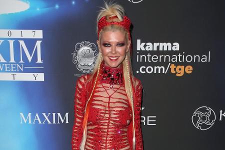 Tara Reid (41) zog in diesem heißen Outfit bei der diesjährigen Maxim Halloween Party alle Blicke auf sich.