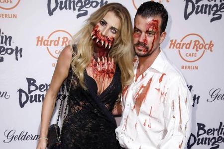 Den Vogel schoss aber Giulia Siegel (42) ab: Hinter ihrem blutrünstigen Kostüm muss viel Schmink-Arbeit stecken.