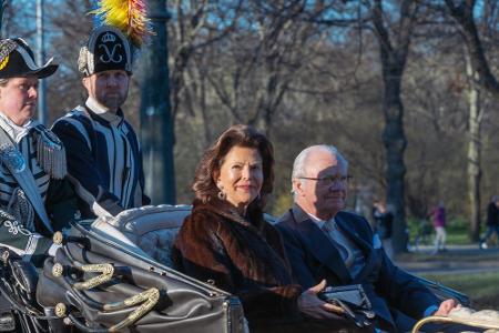 Wenige Wochen später, am 19. Juni, gab es dann noch mal was in Skandinavien zu feiern: den 40. Hochzeitstag mit Königin Silv...