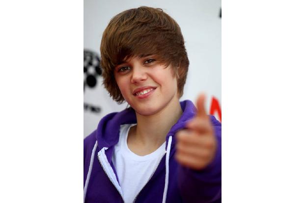 ...ist nur aus dem kleinen, unschuldigen Jungen mit der niedlichen Frisur geworden? Als er 2009 sein erstes Album veröffentl...