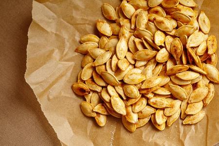 Leckerer Snack für zwischendurch: Geröstete Kürbiskerne