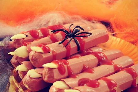 Blutige Hexenfinger gibt es auch als vegane Variante - dafür einfach Möhren verwenden