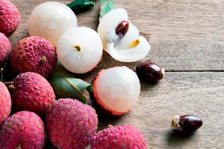 Aus den exotischen Litschis lassen sich gruselig blutunterlaufene Augen kreieren