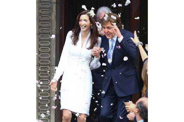 ...wir in Großbritannien: Die Menschen von der Insel lieben anscheinend kostspielige Hochzeiten. Sir Paul McCartney legte be...