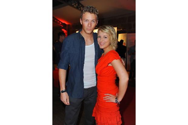 ...hat sie nach sieben Jahren Beziehung ihrem Kevin das Ja-Wort gegeben. Dank Facebook konnte dann am Dienstag jeder an ihre...