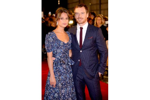 ...ist derzeit anscheinend angesagt, denn auch Alicia Vikander und Michael Fassbender sind am Samstag auf Ibiza still und le...