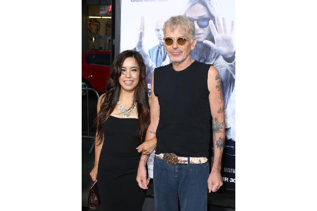 ...ein halbes Jahr lang wussten nur Connie Angland und Billy Bob Thornton sowie ein paar Angehörige wahrscheinlich auch, das...