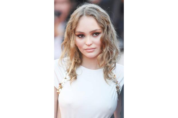 ...gerade mal 17 Jahre alte Schauspielerin verzauberte bei der Premiere von 'Ismael's Ghost' am Mittwochabend [17. Mai] die ...