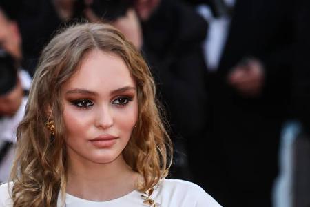 ...auch das passt irgendwie so richtig zu einem aufstrebenden Star - bei so einem turbulenten Leben mit gerade einmal 17 Jah...