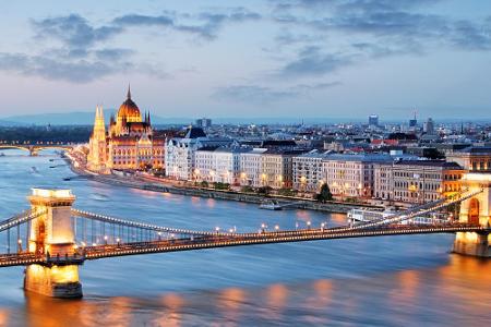 PLATZ 11 Budapest, Ungarn: Ostblock-Charme trifft auf Weltstadt-Flair. In Ungarn brodelt es - und das macht den Reiz der Sta...