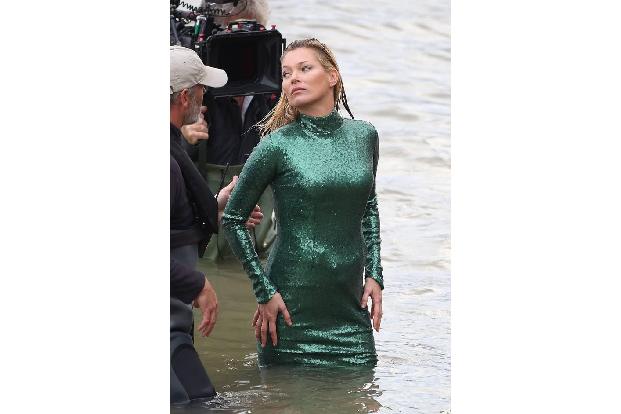 ...1990ern auch bekannt als exzessive Partymaus, wurde zum Glück von einem Kamerateam begleitet. Und dieses sorgte nicht nur...