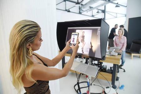 ...wie so oft einen anstrengenden Tag vor sich hat, müssen es High Heels sein. 