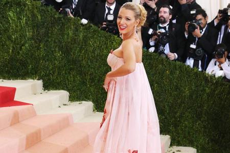 Auch die Schauspielerinnen Blake Lively (oben), Mila Kunis, Megan Fox, Playboy-Bunny Holly Madison, Moderatorin Nazan Eckes ...