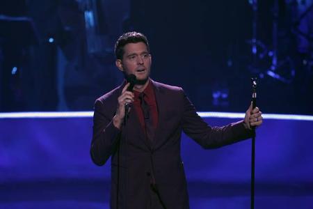 ...hatte sich Michael Bublé aufgrund der Krebserkrankung seines Sohnes zurückgezogen, hat sich in den vergangenen Monaten ab...