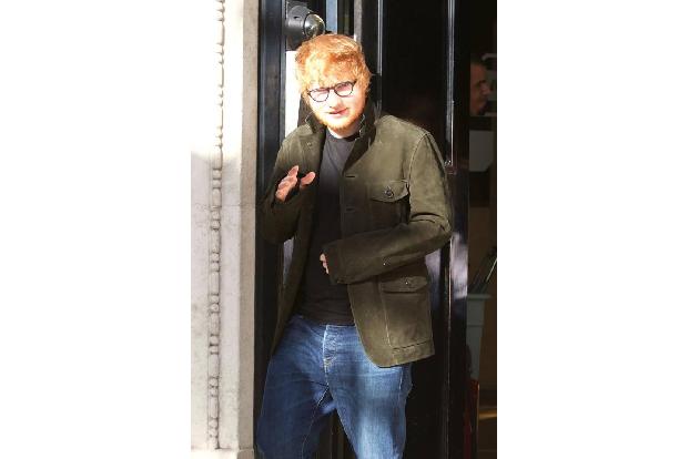 ...hat wohl niemand, als Ed Sheeran '÷' (augesprochen Divide) auf den Markt brachte - das Album brach schließlich einige Re...