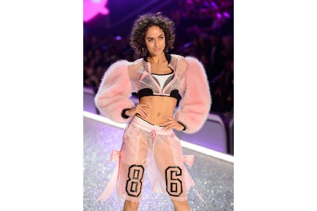 ...ebenfalls wieder zurück ist, ist Alanna Arrington: 