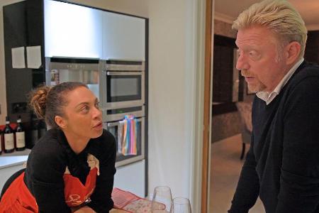 Die Familie steht - ein wenig demonstrativ - im Vordergrund