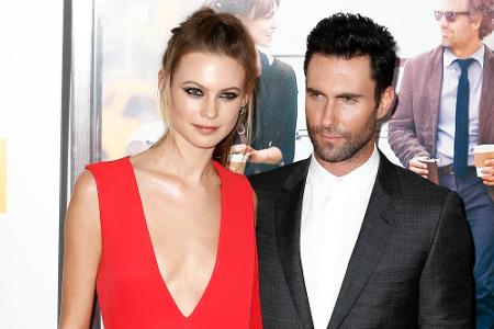 Die Kombination Model liebt Sänger sieht auch bei Behati Prinsloo und Adam Levine extrem gut aus!