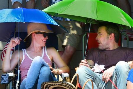 ...nebeneinander und verstanden sich prächtig. Sogar ein Lachen konnte bei Jennifer immer wieder gesehen werden. Obwohl...