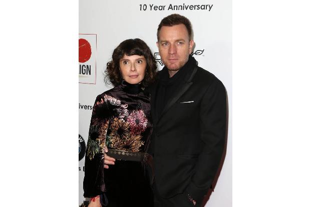 ...angesichts der miteinander verbrachten Jahre, ist die Trennung von Eve Mavrakis und Ewan McGregor. Ganze 22 Jahre waren d...