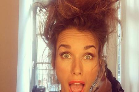 Auch Annemarie Carpendale zeigte sich nicht nur von ihrer schönen Seite. Ihre aufgestellte Sturmfrisur veröffentlichte die M...