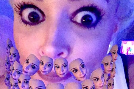 Ein verwirrendes Bild postete Daniela Katzenberger von sich auf Instagram. Darauf trägt die TV-Blondine einen 