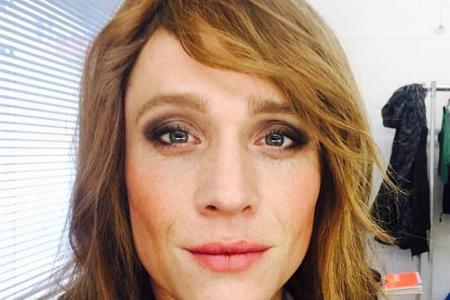 ...oder als überraschend gutaussehende Frau. Der Schauspieler, Sänger und Regisseur sorgte in diesem Jahr für zahlreiche Lac...