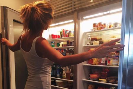 Eine fünfköpfige Familie benötigt einen vollen Kühlschrank...