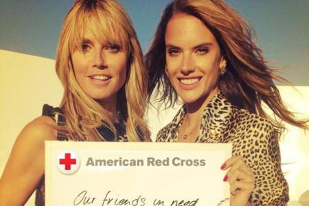 Geballte Ladung Schönheit auf einem Bild: Heidi Klum mit Modelkollegin Alessandra Ambrosio.