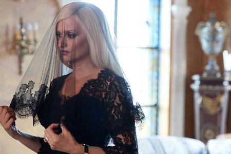 Penélope Cruz als Donatella Versace in 