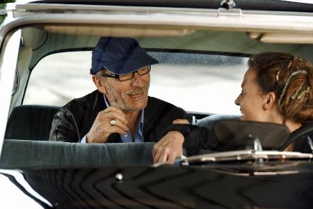 Max Althammer engagiert Frieda Mirko als Fahrerin